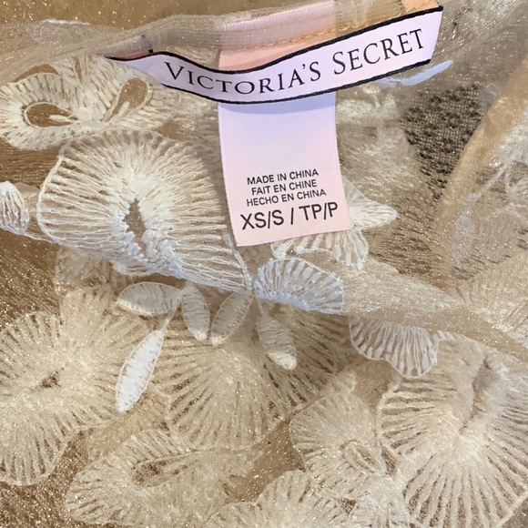 Victoria's Secret Embroidered Lace Kimono Crochet Robe Cover Up Slip XS/Small - Picture 6 of 7